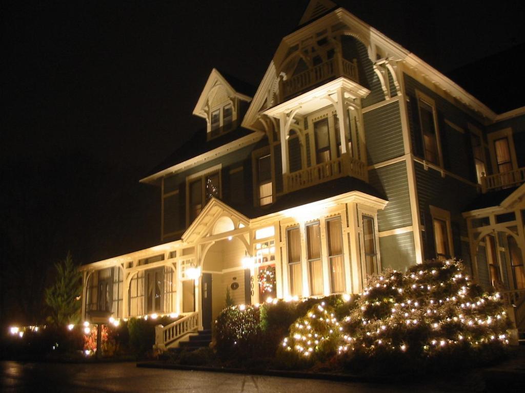 Victoria'S Historic Inn Wolfville Exterior photo