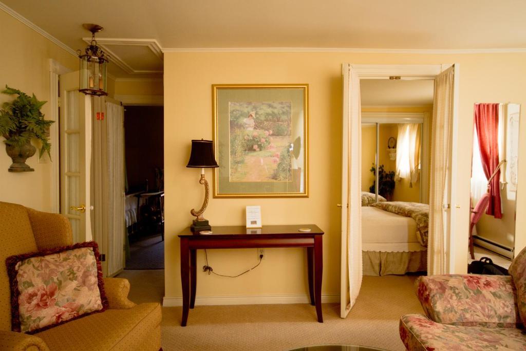 Victoria'S Historic Inn Wolfville Room photo